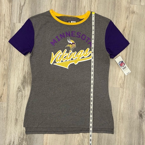 NWT NFL Minnesota Vikings Gray Colorblock Crew Neck Short SleeveT-Shirt Size M - Picture 2 of 7